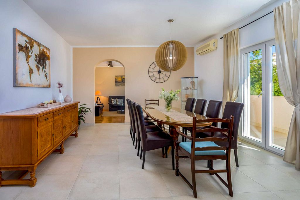 Villa Ina Dalmatia Coast Olivers Travels 05