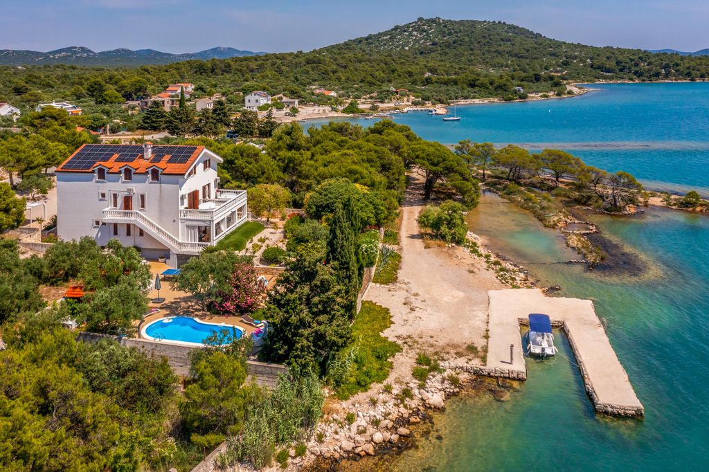 Villa Viktors Dalmatia Coast Olivers Travels 01