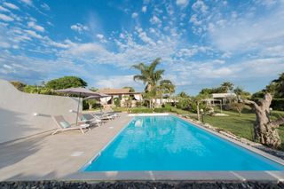 Villa La Sabbia Sicily Olivers Travels1