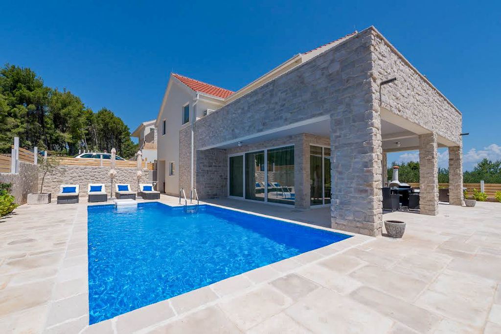 Villa Matiss Hvar Olivers Travels 1 01