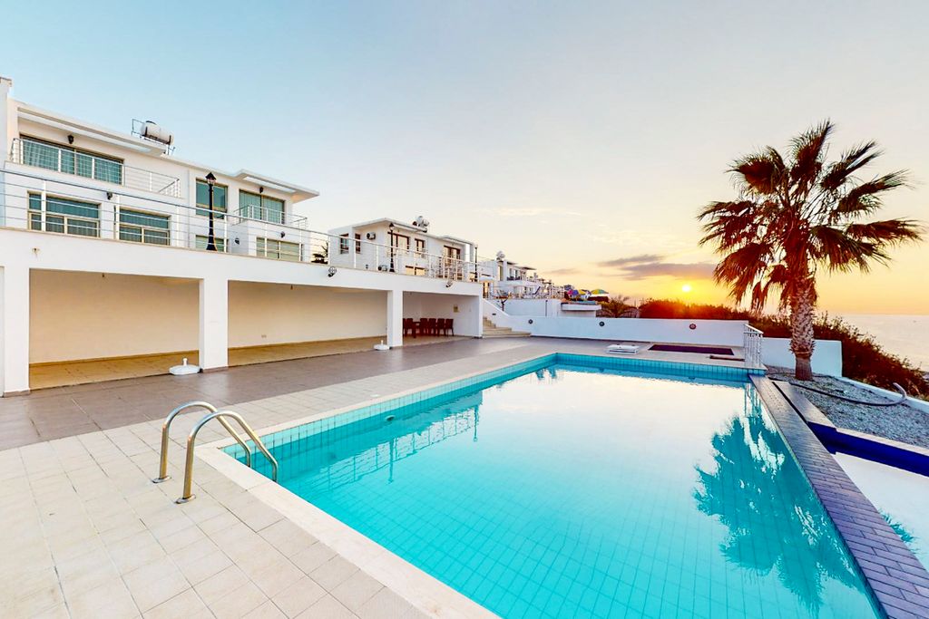 Villa Kuris Northern Cyprus Olivers Travels2