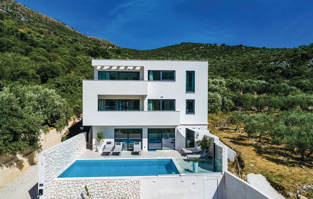 Villa Queen Dubrovnik Olivers Travels 1  3 