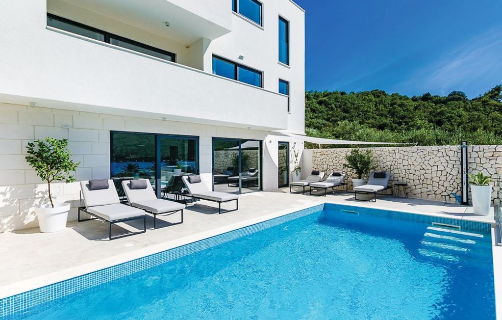 Villa Queen Dubrovnik Olivers Travels 1  2 