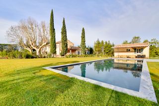 L Esplanade Provence Olivers Travels 0