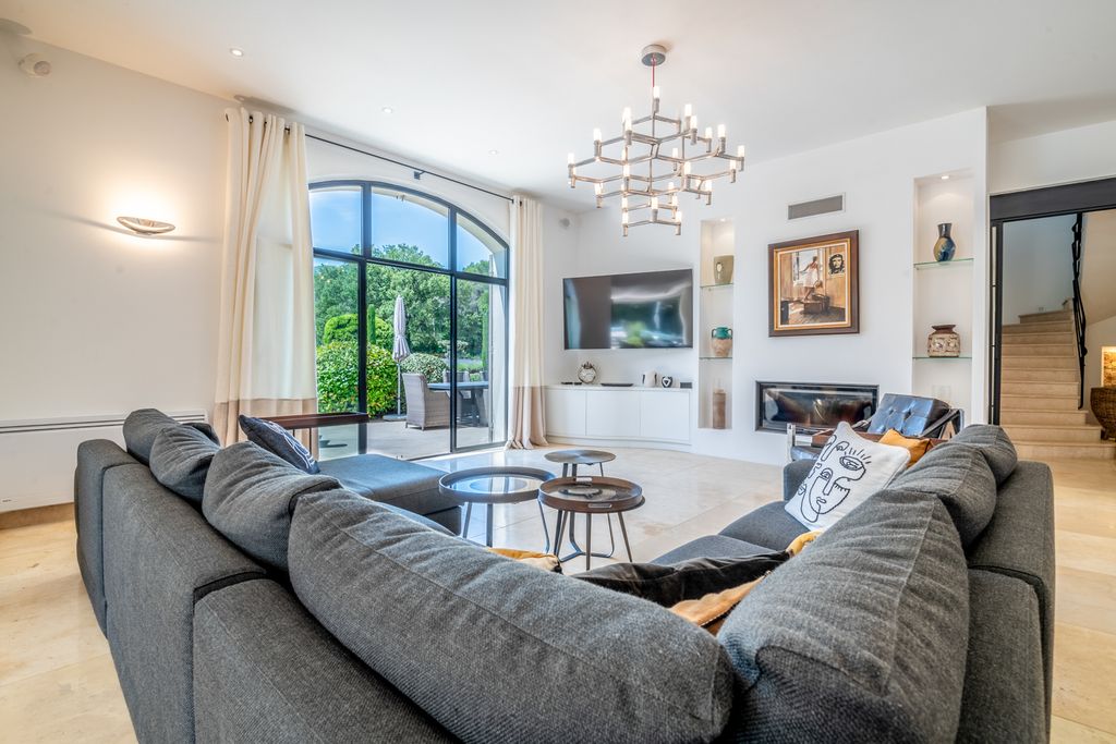 Maison Des Fees Provence Olivers Travels 03