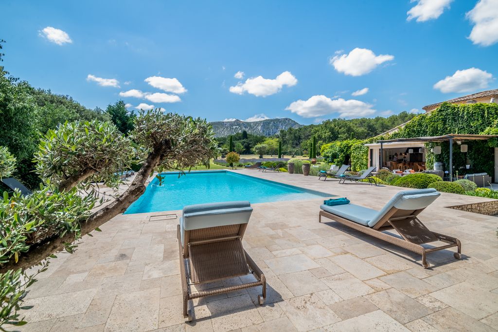 Maison Des Fees Provence Olivers Travels 01