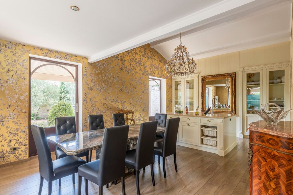 Villa Carreaux Bleus Languedoc Fr Olivers Travel 4