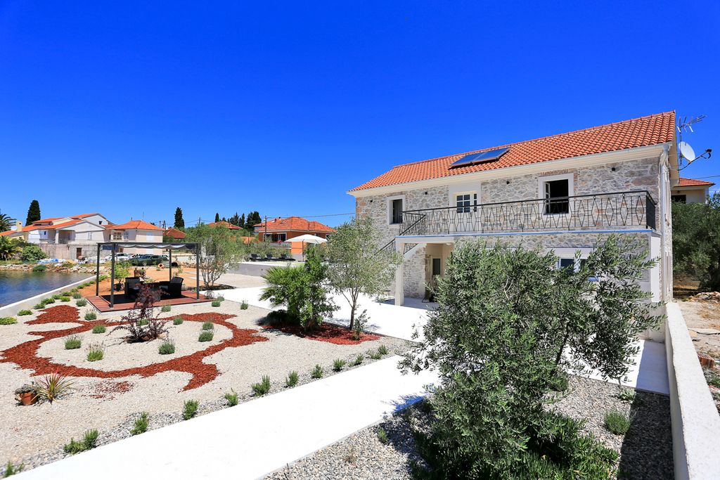 Villa Spotelo Dalmatia Olivers Travels 13
