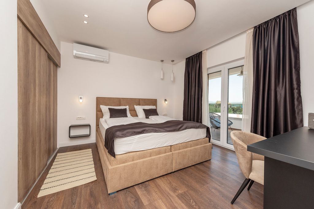 Villa Bihac Dalmatia Olivers Travels 5