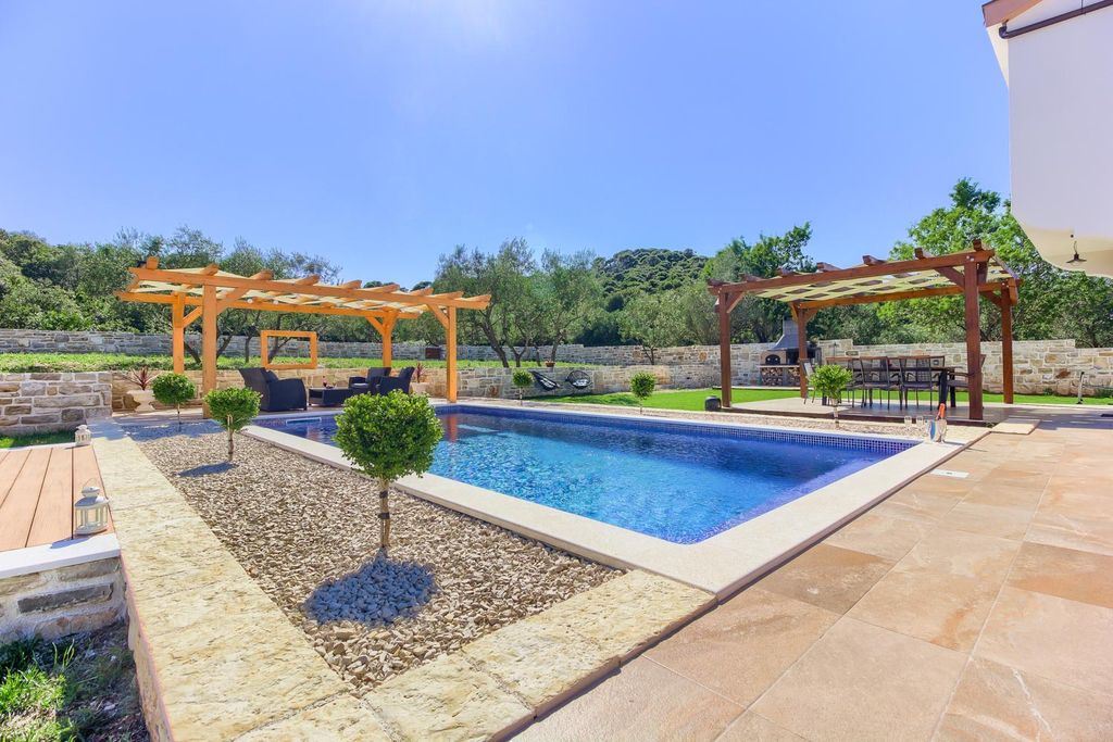 Villa Bihac Dalmatia Coast OliversTravels 2