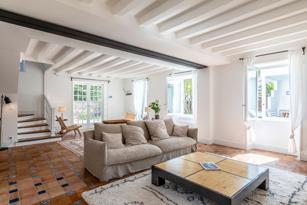 Maison des Vagues Biarritz Olivers Travels 3