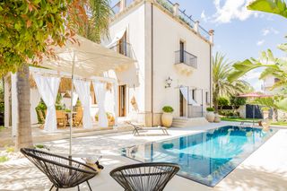 Palazzo Carolina Sicily OliversTravels 1