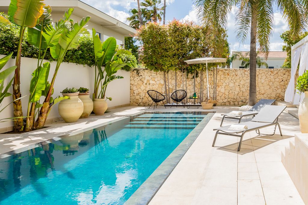 Palazzo Carolina Sicily OliversTravels 2