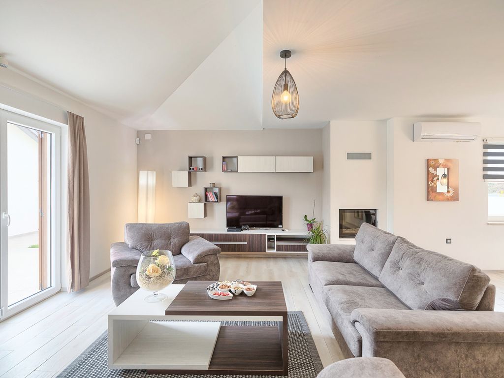 Villa Cintra Istria Olivers Travels 3