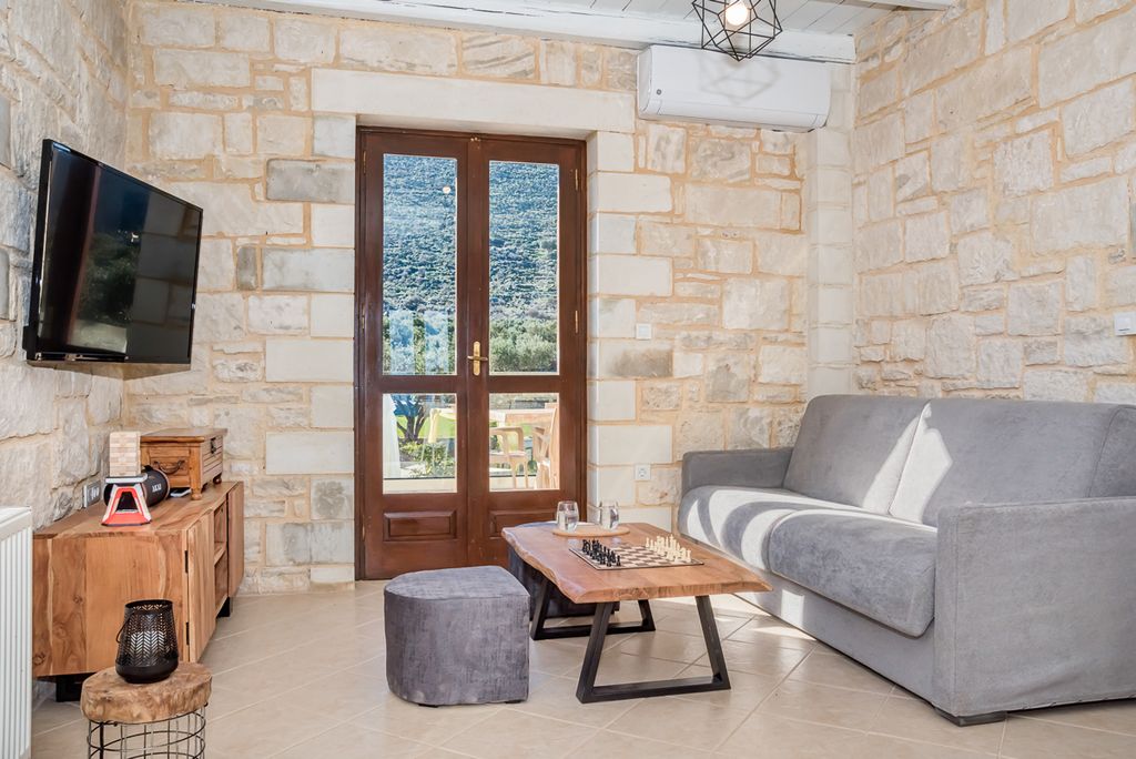 Villa Peristeri Crete Greece Olivers Travels3