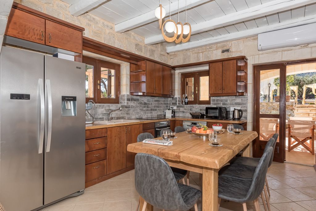 Villa Peristeri Crete Greece Olivers Travels5