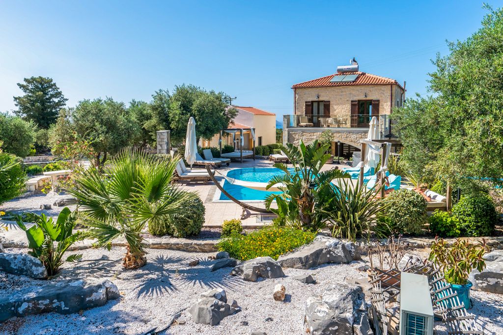 Villa Peristeri Crete Greece Olivers Travels1