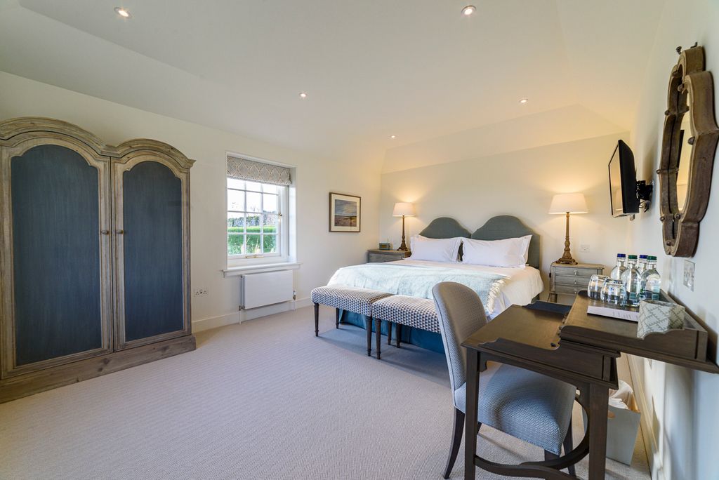 Fenton Lodge Olivers Travels 3