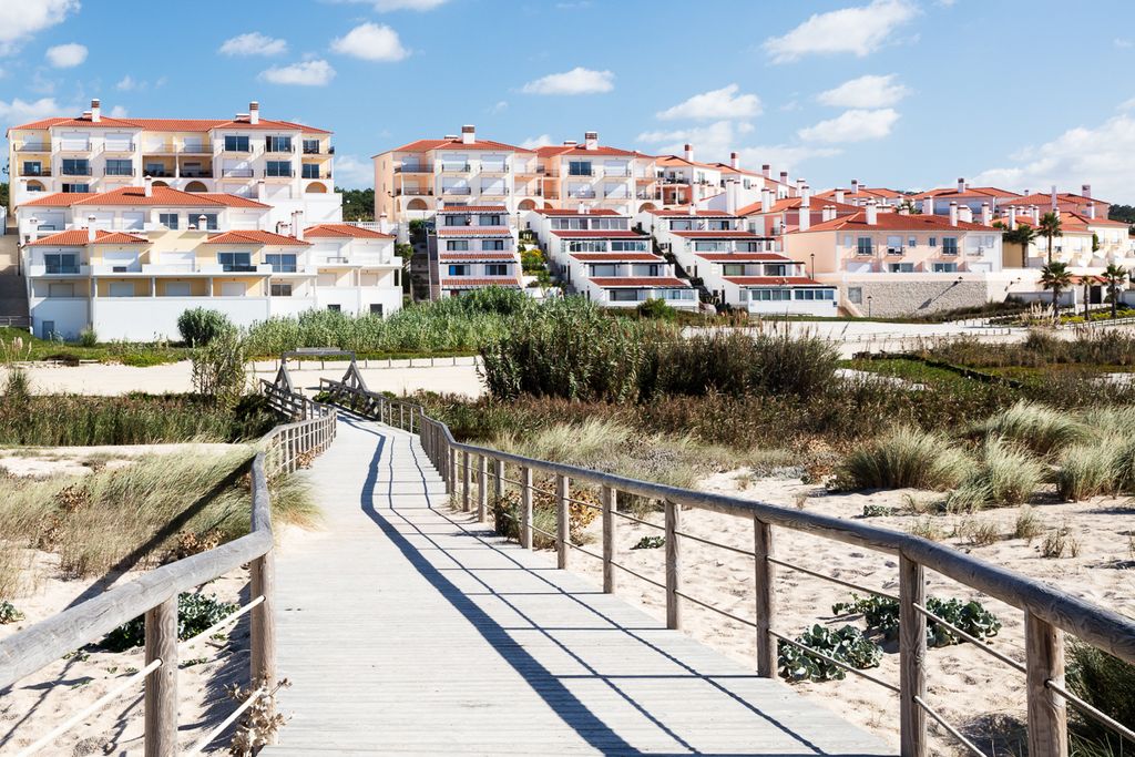 Exteriors Ocean Apartments Praia del Rey Silver Coast Olivers Travels 2 01