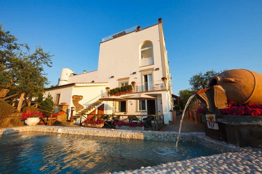 Villa Montecchi Sorrento Olivers Travels 02