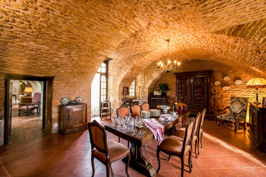 Chateau de Theleme Dordogne Olivers Travels  4  2 01