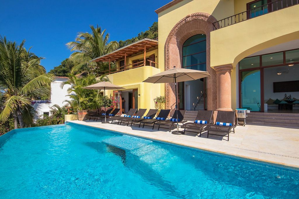 Casa Santa Cruz Conchas Chinas Mexico Olivers Travels 2