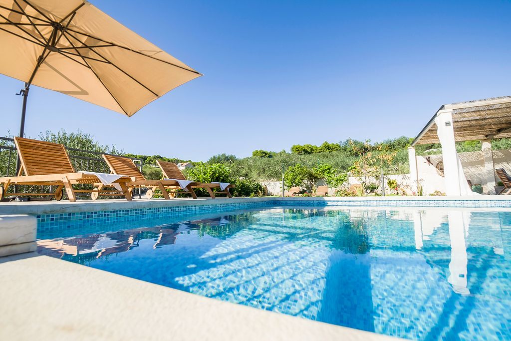 Villa Podelina Brac Croatia OliversTravels 1