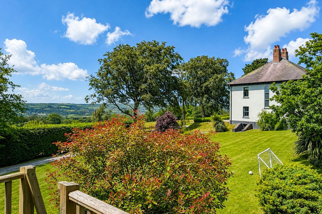 Hiraeth Manor UK OliversTravels 01