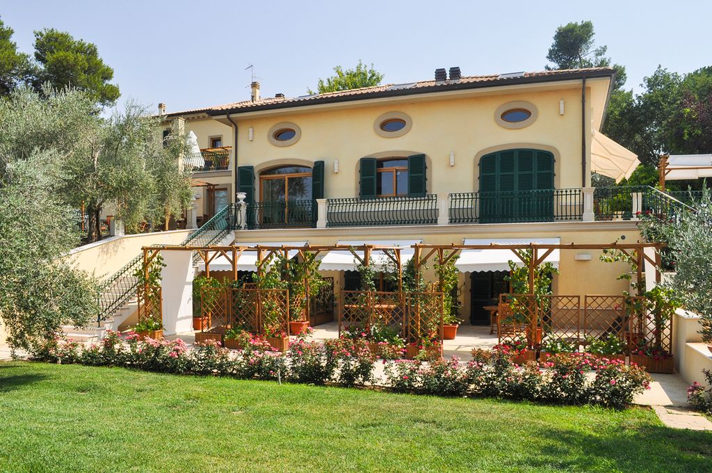Villa del Piero Marche Olivers Travels2