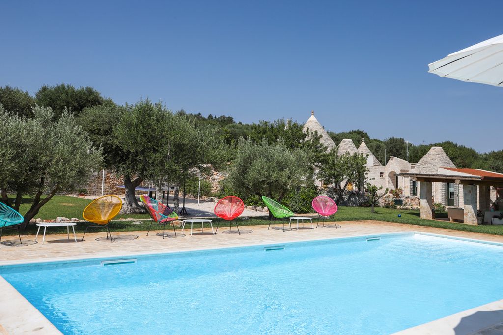 Trulli le Petunie Puglia Olivers Travels 1