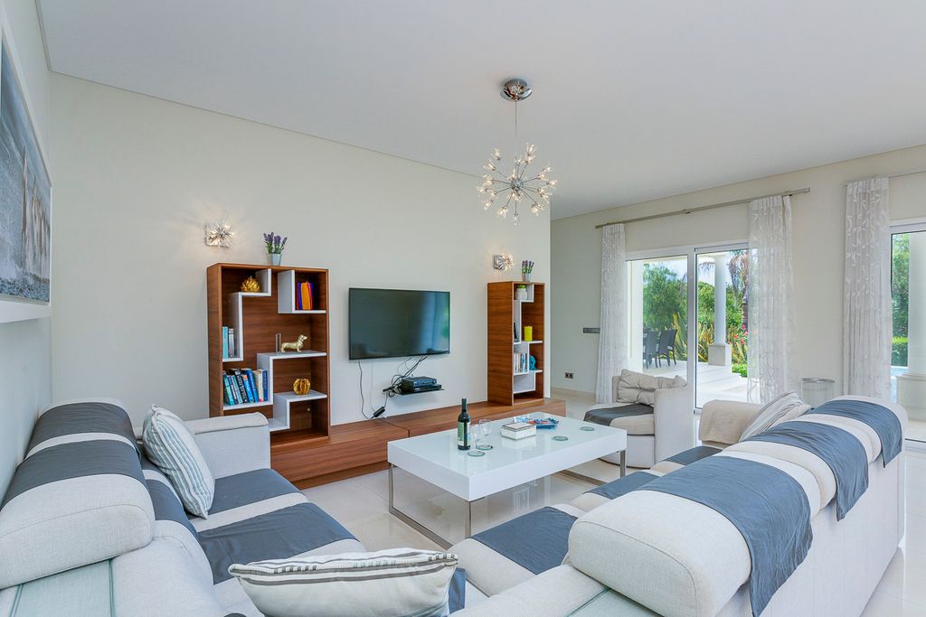Villa Dolcasol Vilamoura Olivers Travels 3