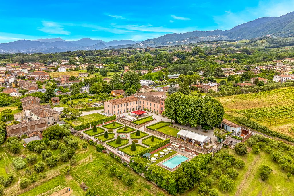 Santa Gemma Tuscany Olivers Travels 01