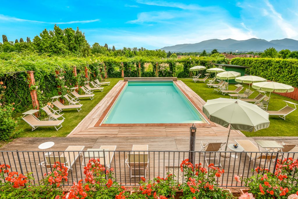 Santa Gemma Tuscany Olivers Travels 02