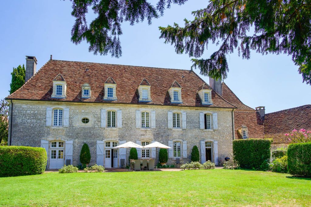 Chartreuse Des Roses Dordogne France OliversTravels 1
