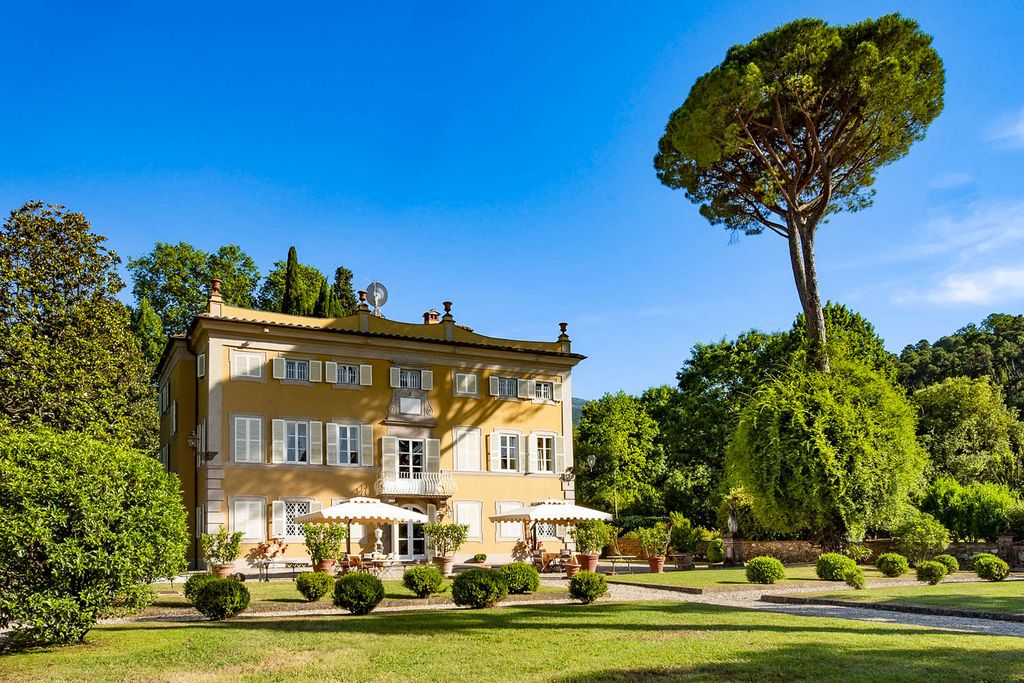 Villa Maestosa Tuscany Italy OliversTravels 3