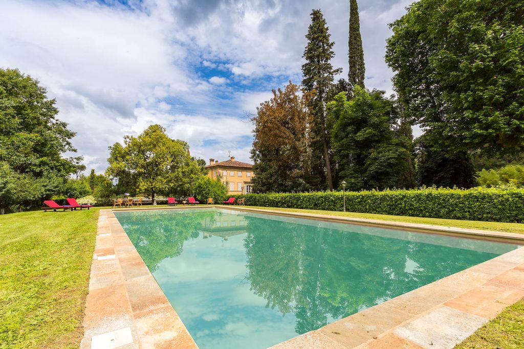Villa Maestosa Tuscany Italy OliversTravels 4