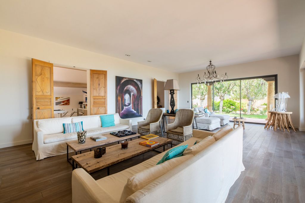 Villa Pins Italie French Riviera Olivers Travel 3