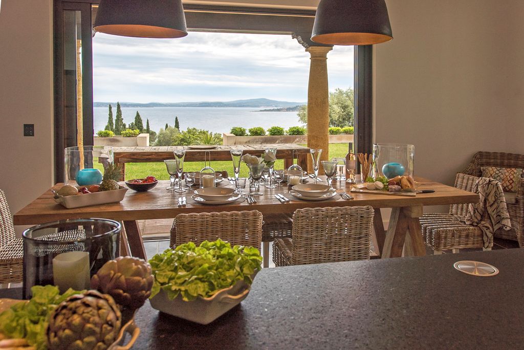Villa Pins Italie French Riviera Olivers Travel 5