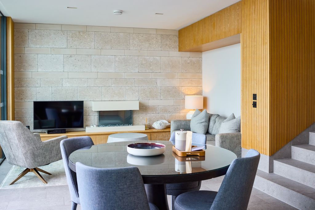 Jade Dorset OliversTravels 1