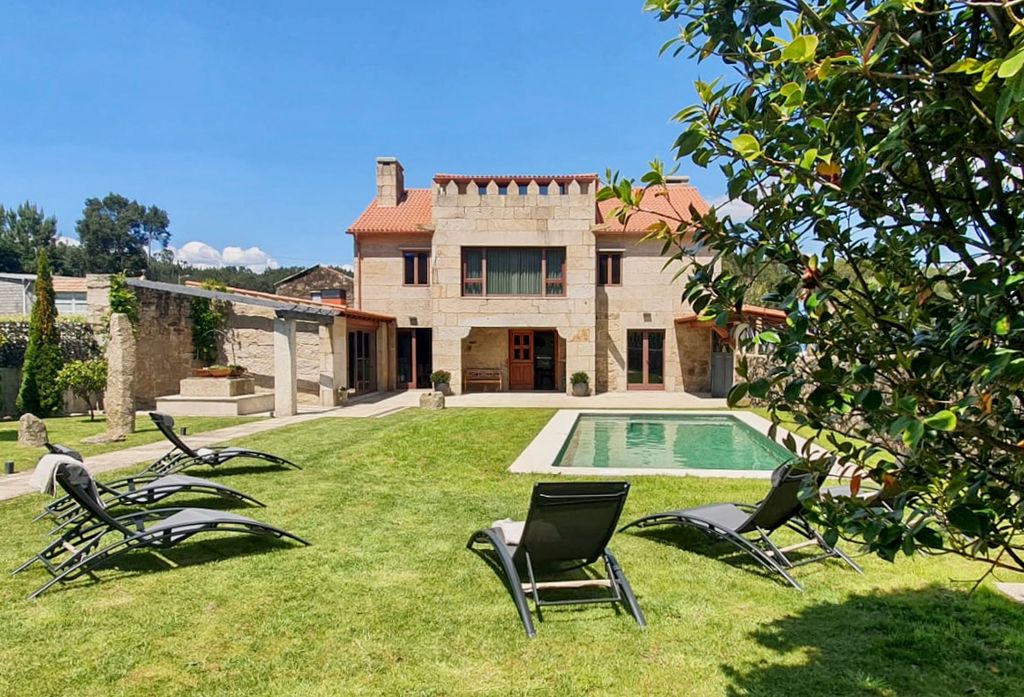 Villa Cambados Galicia Olivers Travels 0