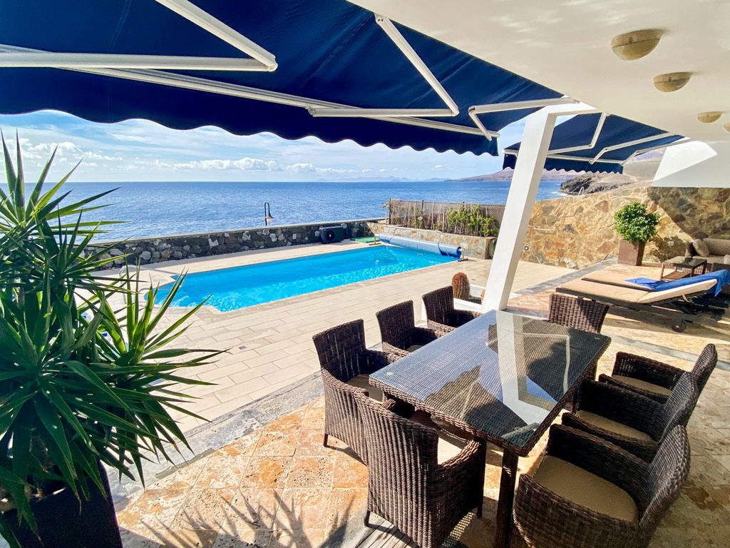 Villa Puerto Calero Lanzarote Olivers Travels 2