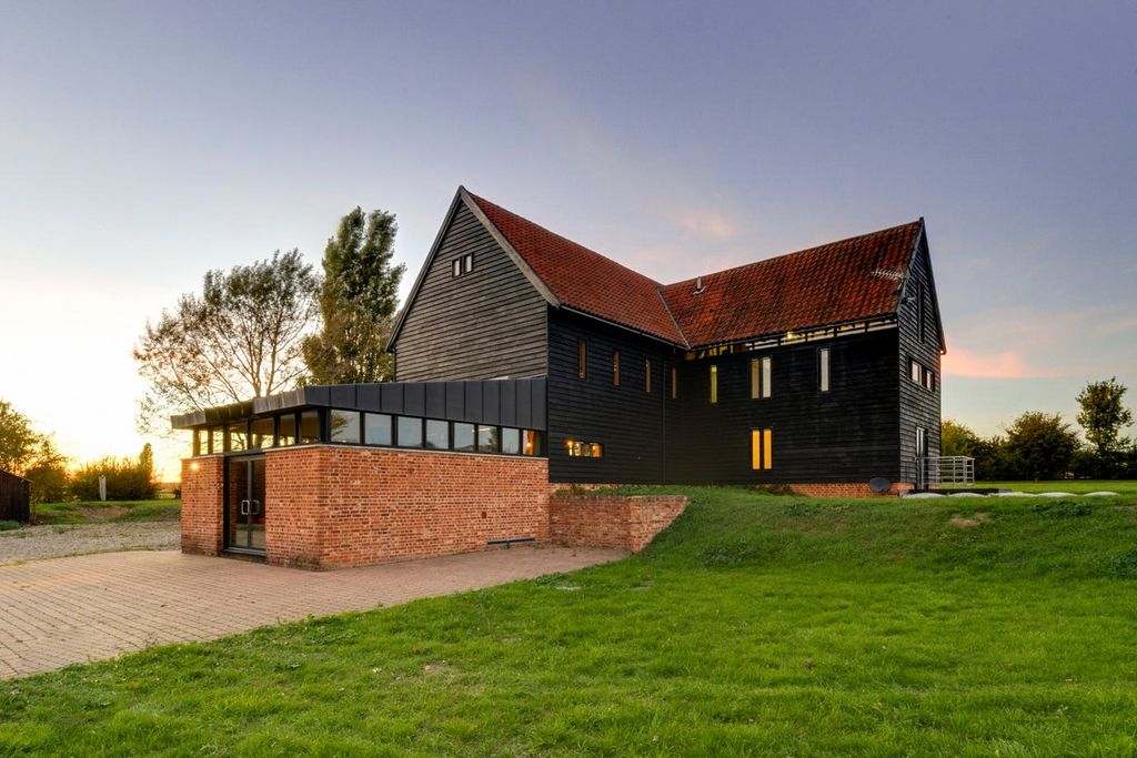 Chelsworth Barn Suffolk Olivers Travels 1