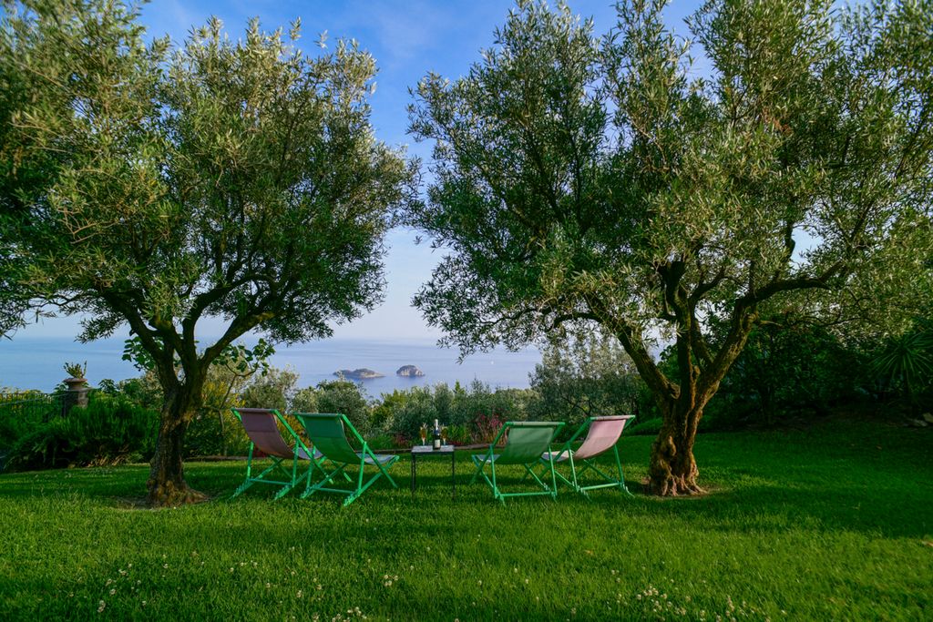 Isole delle Sirene Sorrento Olivers Travels2