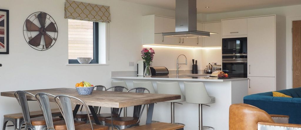 Kingfisher House Olivers Travels 3