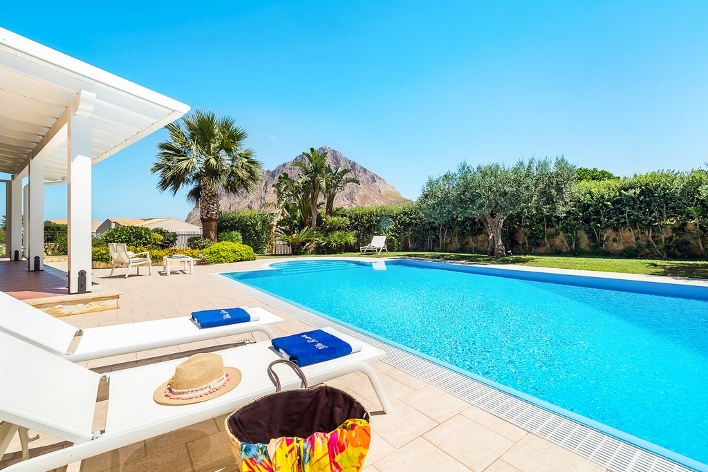 Villa Erice Sicily Italia OliversTravels 5
