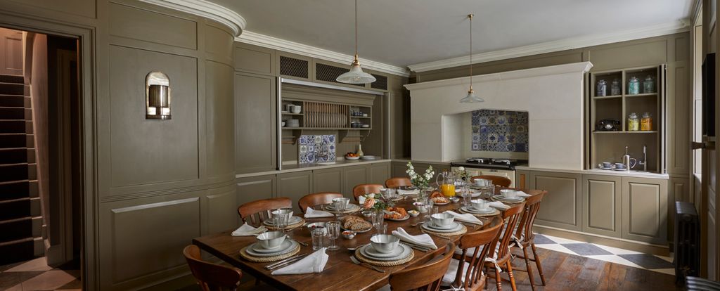 Austen House London Olivers Travels 3