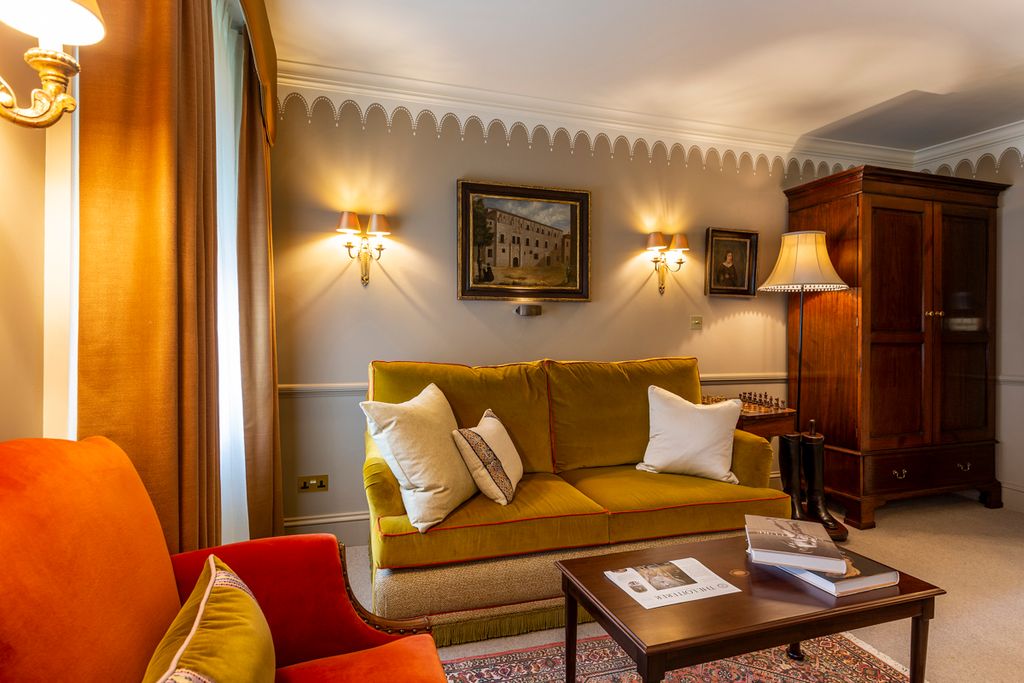 Austen House London Olivers Travels 2