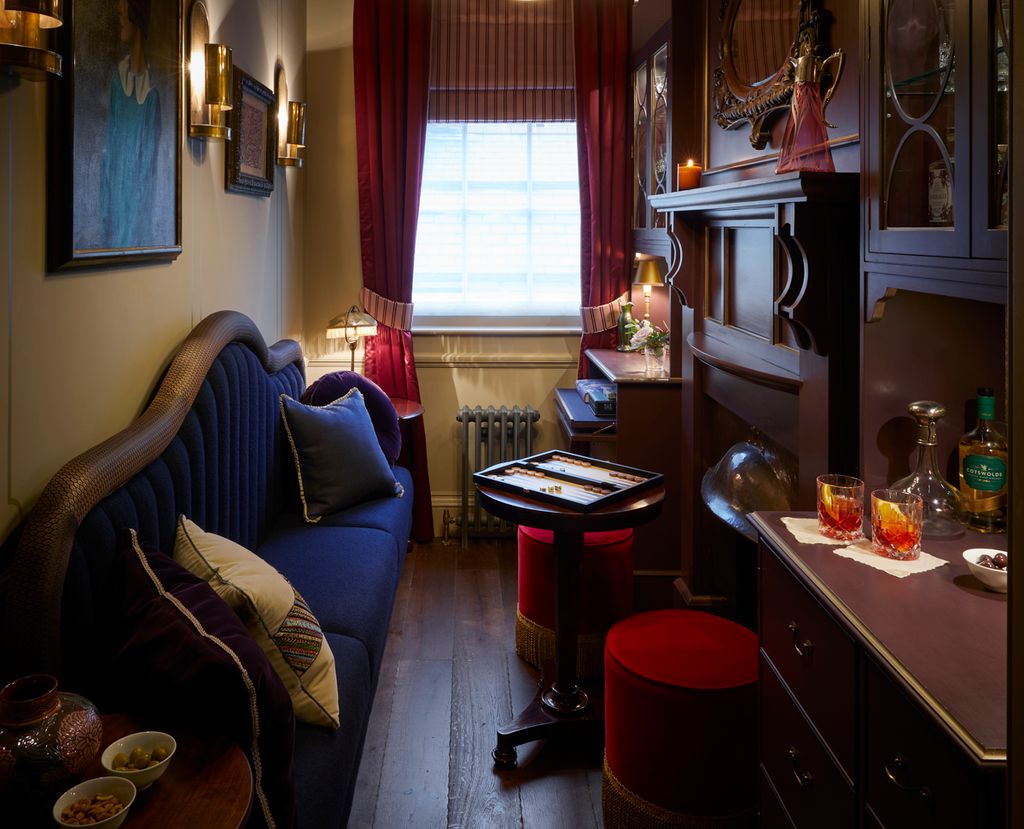 Austen House London Olivers Travels 1