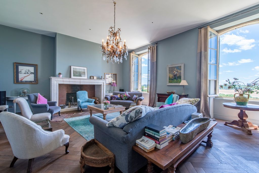 Chateau Des Remparts Midi Pyrenees Olivers Travels 10