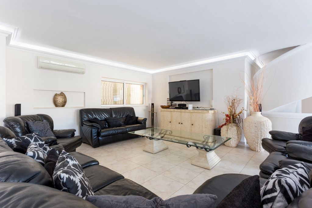 Villa Cristallo Lagos Olivers Travels 3